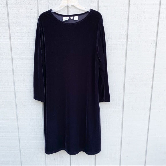 Jacqueline Ferrar Dresses & Skirts - JACQUELIN FERRAR Black Velvet Dress